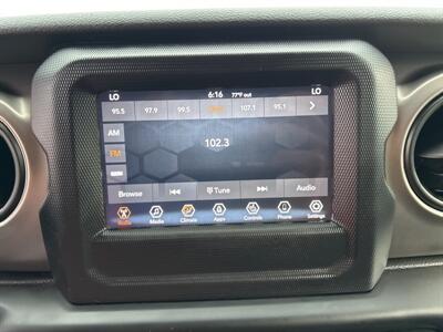 2020 Jeep Gladiator Sport S   - Photo 24 - South Sioux City, NE 68776