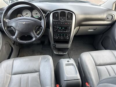 2005 Chrysler Town & Country Touring   - Photo 21 - South Sioux City, NE 68776