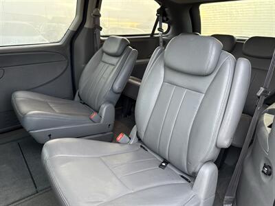 2005 Chrysler Town & Country Touring   - Photo 16 - South Sioux City, NE 68776