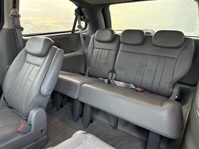 2005 Chrysler Town & Country Touring   - Photo 17 - South Sioux City, NE 68776