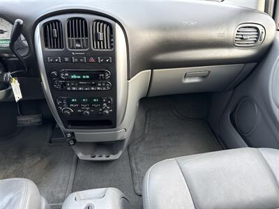 2005 Chrysler Town & Country Touring   - Photo 23 - South Sioux City, NE 68776