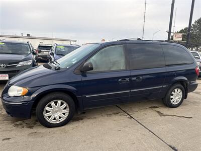 2005 Chrysler Town & Country Touring   - Photo 2 - South Sioux City, NE 68776