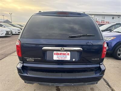 2005 Chrysler Town & Country Touring   - Photo 6 - South Sioux City, NE 68776