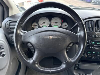 2005 Chrysler Town & Country Touring   - Photo 22 - South Sioux City, NE 68776