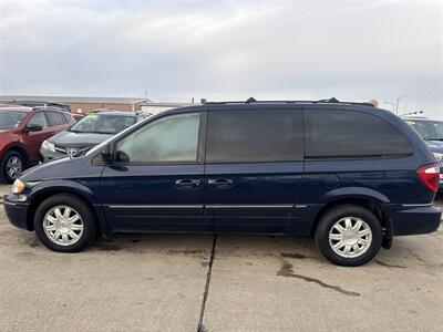 2005 Chrysler Town & Country Touring   - Photo 3 - South Sioux City, NE 68776