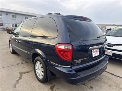 2005 Chrysler Town & Country Touring   - Photo 5 - South Sioux City, NE 68776