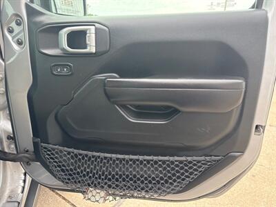 2020 Jeep Gladiator Sport   - Photo 19 - South Sioux City, NE 68776
