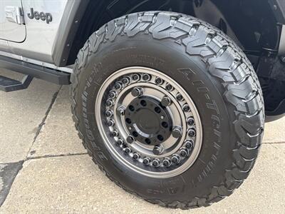 2020 Jeep Gladiator Sport   - Photo 12 - South Sioux City, NE 68776
