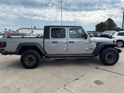 2020 Jeep Gladiator Sport   - Photo 9 - South Sioux City, NE 68776