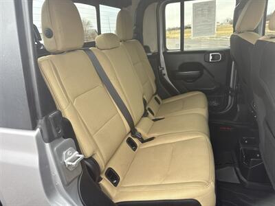 2020 Jeep Gladiator Sport   - Photo 22 - South Sioux City, NE 68776