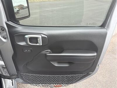2020 Jeep Gladiator Sport   - Photo 23 - South Sioux City, NE 68776