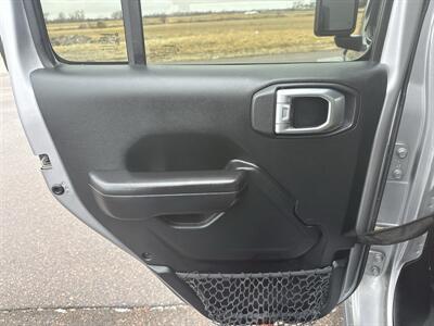 2020 Jeep Gladiator Sport   - Photo 19 - South Sioux City, NE 68776