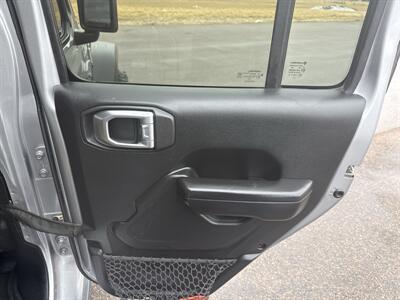 2020 Jeep Gladiator Sport   - Photo 21 - South Sioux City, NE 68776