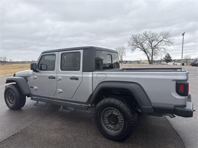 2020 Jeep Gladiator Sport   - Photo 4 - South Sioux City, NE 68776