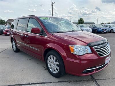 2015 Chrysler Town & Country Touring   - Photo 7 - South Sioux City, NE 68776