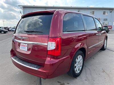 2015 Chrysler Town & Country Touring   - Photo 5 - South Sioux City, NE 68776