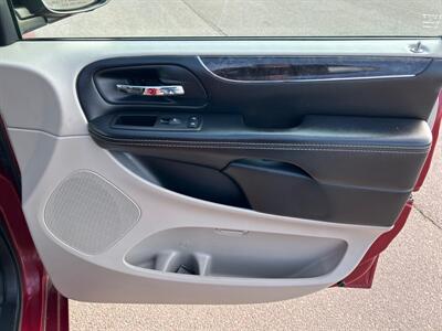 2015 Chrysler Town & Country Touring   - Photo 19 - South Sioux City, NE 68776