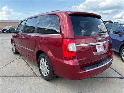 2015 Chrysler Town & Country Touring   - Photo 3 - South Sioux City, NE 68776