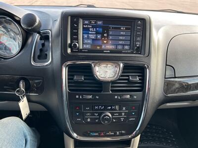 2015 Chrysler Town & Country Touring   - Photo 20 - South Sioux City, NE 68776