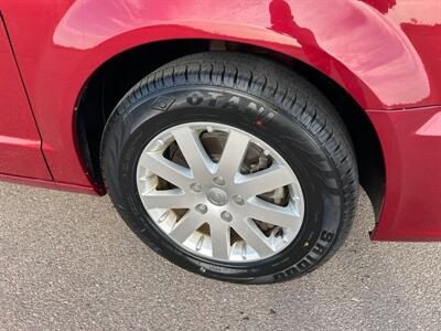 2015 Chrysler Town & Country Touring   - Photo 9 - South Sioux City, NE 68776
