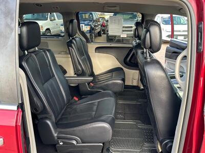2015 Chrysler Town & Country Touring   - Photo 17 - South Sioux City, NE 68776