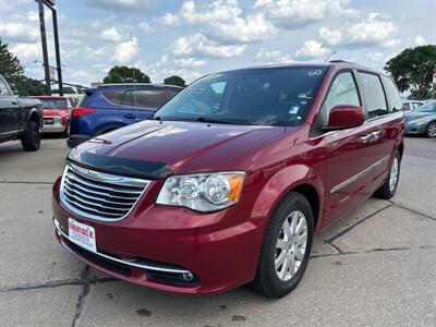 2015 Chrysler Town & Country Touring   - Photo 1 - South Sioux City, NE 68776
