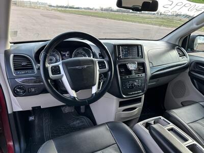 2015 Chrysler Town & Country Touring   - Photo 13 - South Sioux City, NE 68776