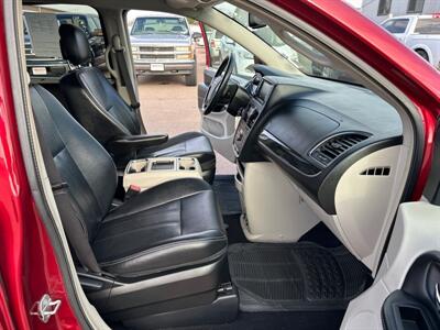 2015 Chrysler Town & Country Touring   - Photo 18 - South Sioux City, NE 68776