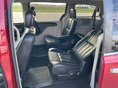 2015 Chrysler Town & Country Touring   - Photo 12 - South Sioux City, NE 68776