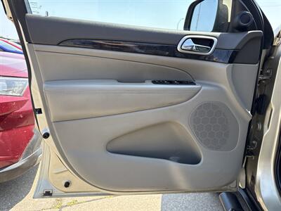 2011 Jeep Grand Cherokee Laredo   - Photo 15 - South Sioux City, NE 68776