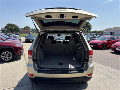 2011 Jeep Grand Cherokee Laredo   - Photo 18 - South Sioux City, NE 68776