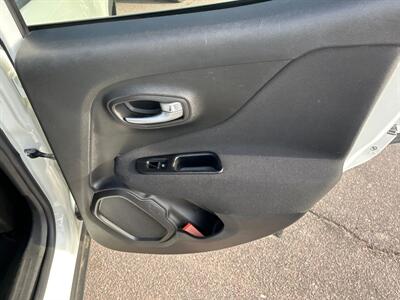 2020 Jeep Renegade Latitude   - Photo 15 - South Sioux City, NE 68776