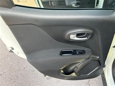 2020 Jeep Renegade Latitude   - Photo 17 - South Sioux City, NE 68776