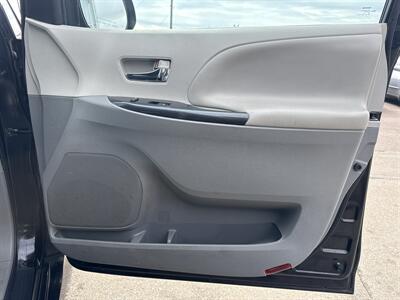 2013 Toyota Sienna SE 8-Passenger   - Photo 20 - South Sioux City, NE 68776