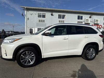 2017 Toyota Highlander XLE   - Photo 2 - South Sioux City, NE 68776