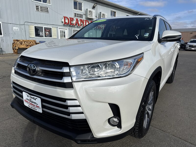 2017 Toyota Highlander XLE   - Photo 1 - South Sioux City, NE 68776