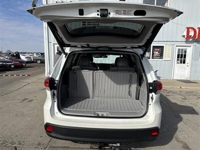 2017 Toyota Highlander XLE   - Photo 19 - South Sioux City, NE 68776