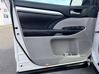 2017 Toyota Highlander XLE   - Photo 15 - South Sioux City, NE 68776