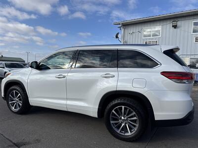 2017 Toyota Highlander XLE   - Photo 4 - South Sioux City, NE 68776