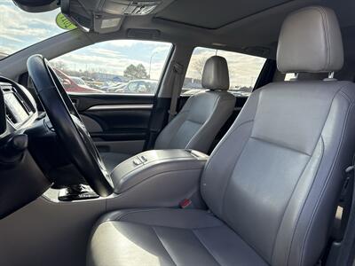 2017 Toyota Highlander XLE   - Photo 14 - South Sioux City, NE 68776