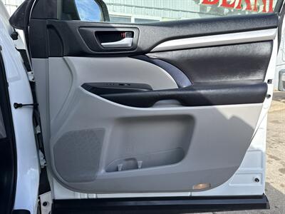 2017 Toyota Highlander XLE   - Photo 21 - South Sioux City, NE 68776