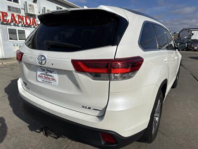2017 Toyota Highlander XLE   - Photo 7 - South Sioux City, NE 68776