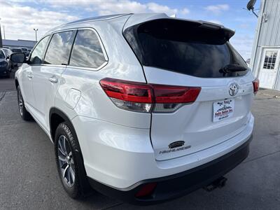 2017 Toyota Highlander XLE   - Photo 5 - South Sioux City, NE 68776
