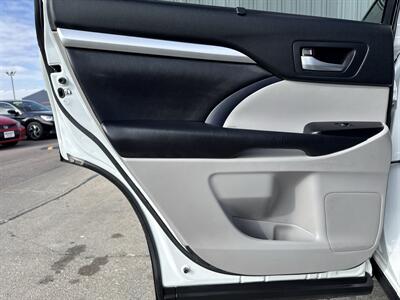 2017 Toyota Highlander XLE   - Photo 18 - South Sioux City, NE 68776