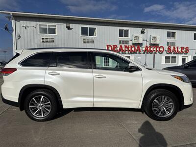 2017 Toyota Highlander XLE   - Photo 9 - South Sioux City, NE 68776