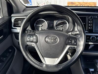 2017 Toyota Highlander XLE   - Photo 23 - South Sioux City, NE 68776