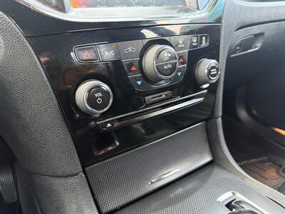 2014 Chrysler 300 Series S   - Photo 34 - South Sioux City, NE 68776