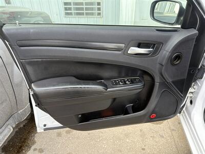 2014 Chrysler 300 Series S   - Photo 18 - South Sioux City, NE 68776