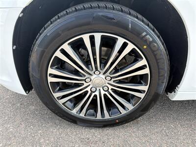 2014 Chrysler 300 Series S   - Photo 16 - South Sioux City, NE 68776