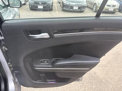 2015 Chrysler 300 Limited   - Photo 21 - South Sioux City, NE 68776